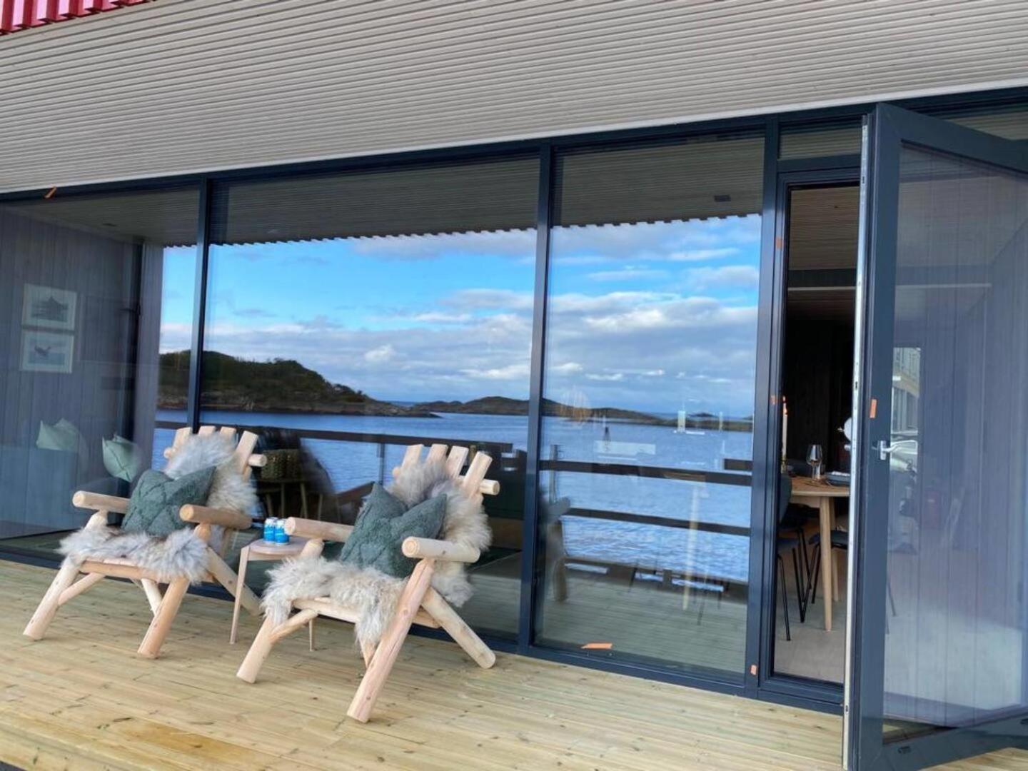 Waterfront Apartment With Panoramic Sea View Henningsvær Zewnętrze zdjęcie